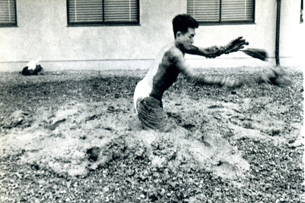 Seeing Red: Understanding Kazuo Shiraga’s Sudden Fame