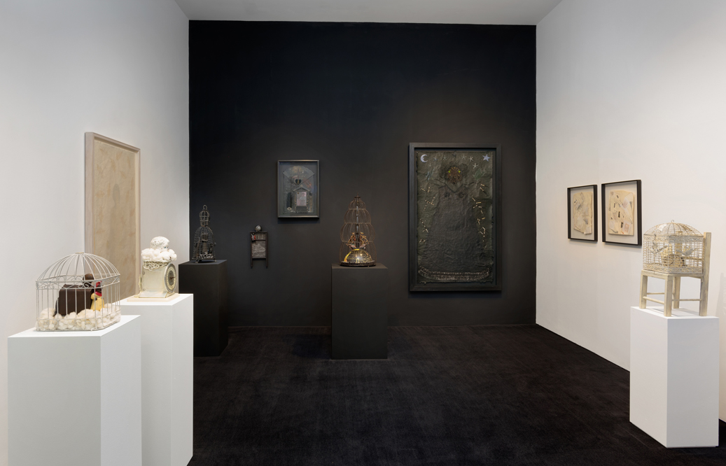 momus-saar_blackwhiteinstallationview1