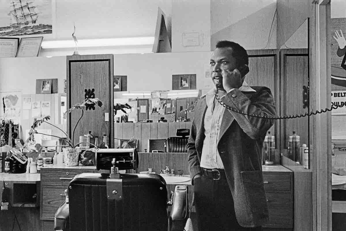 Clark_Barbershop-Bathurst-Street_1976_01