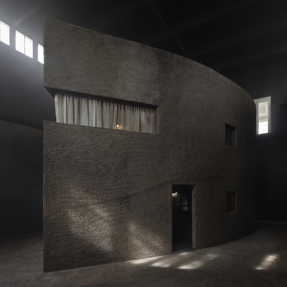 3_DP24_ErsanMondtag_Monument-eines-unbekannten-Menschen_PhotoAndreaRossetti_4