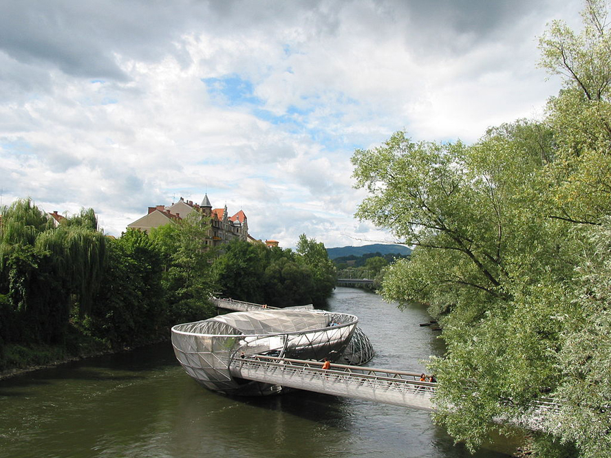 1024px-Murinsel_graz_summer-2000x0