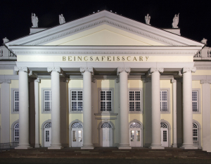 Banu Cennetoğlu(b. 1970, Ankara) BEINGSAFEISSCARY (2017)Ten aluminium letters borrowed from the Fridericianum and six letters cast in brass after the existing onesBased on gra ti existing on a wall at the National Technical University of Athens as of April 6, 201757.5 × 1085 × 1 cm overall Coproduced with Kunstgiesserei St. Gallen, Sitterwerk, Switzerland Friedrichsplatz